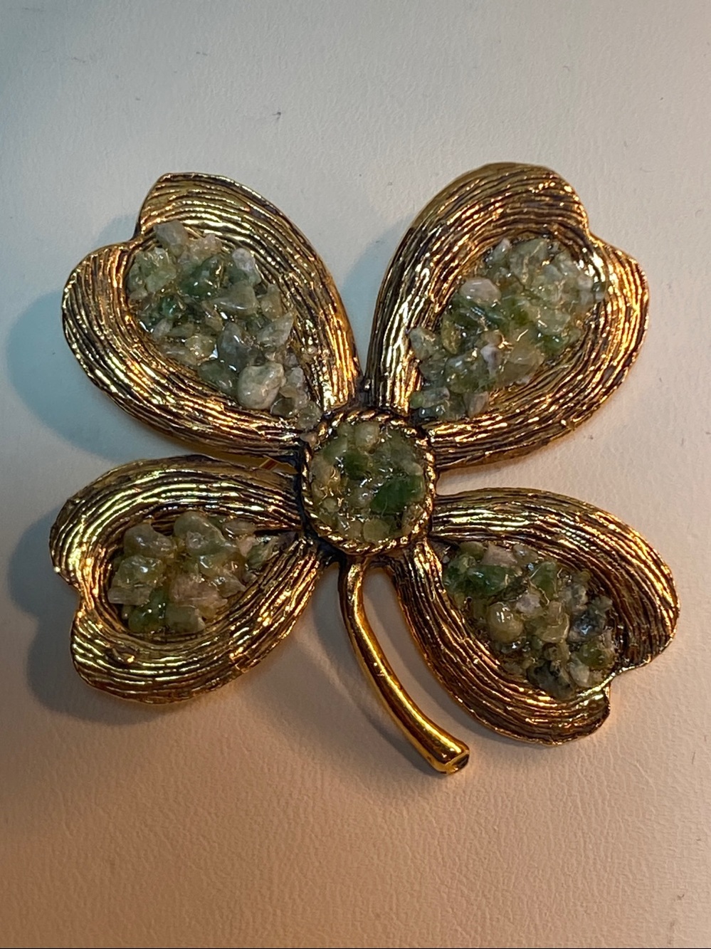 Vintage Genuine Jade Chip Clover Brooch Gold Tone Lucky Shamrock Pin